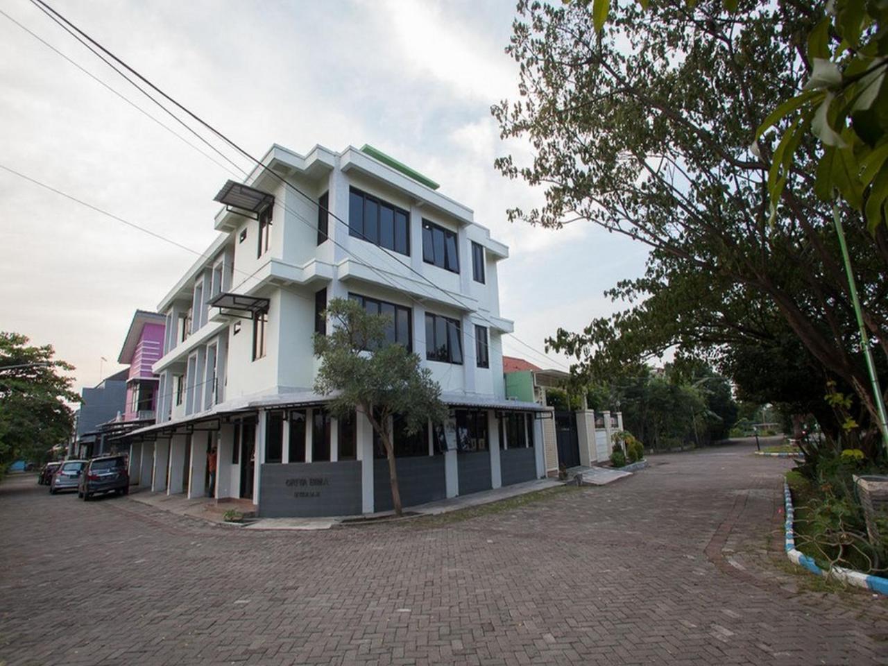 Отель Reddoorz Syariah Near Dbl Arena 2 Сурабая Экстерьер фото